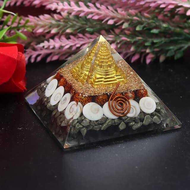 Lakshmi & Money Pyramid - hover